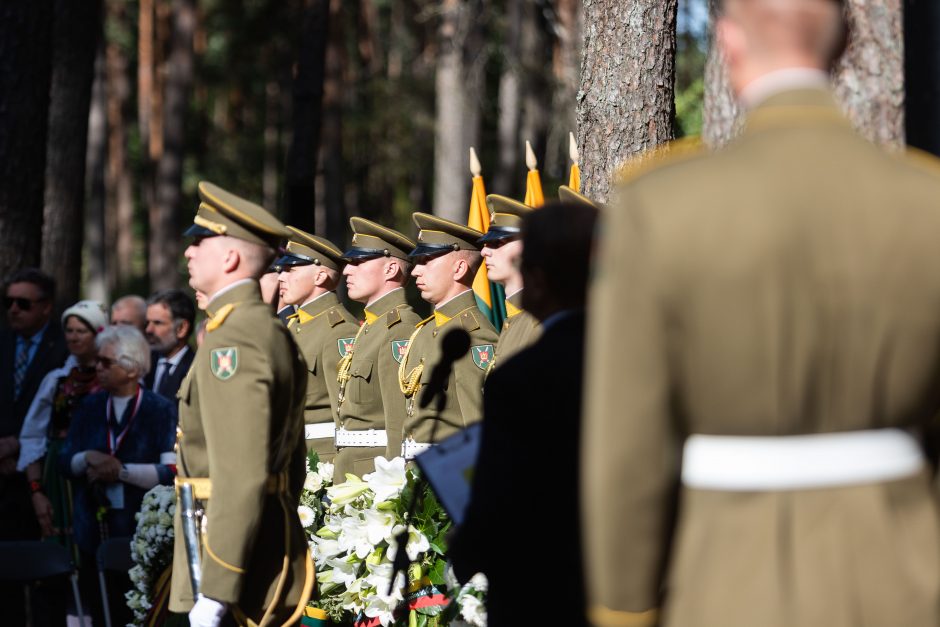 Minint Žydų genocido atminimo dieną – raginimai suvokti antisemitinių idėjų pasekmes 