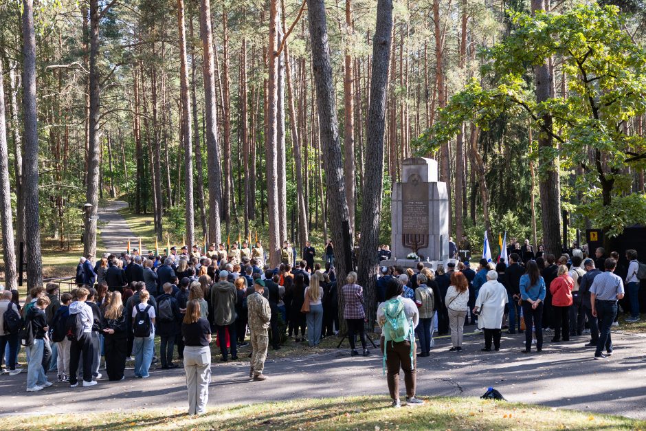 Minint Žydų genocido atminimo dieną – raginimai suvokti antisemitinių idėjų pasekmes 