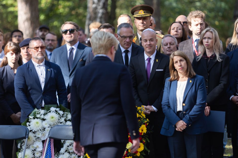 Minint Žydų genocido atminimo dieną – raginimai suvokti antisemitinių idėjų pasekmes 