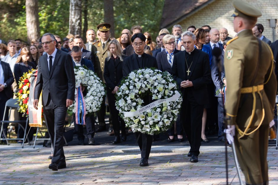 Minint Žydų genocido atminimo dieną – raginimai suvokti antisemitinių idėjų pasekmes 