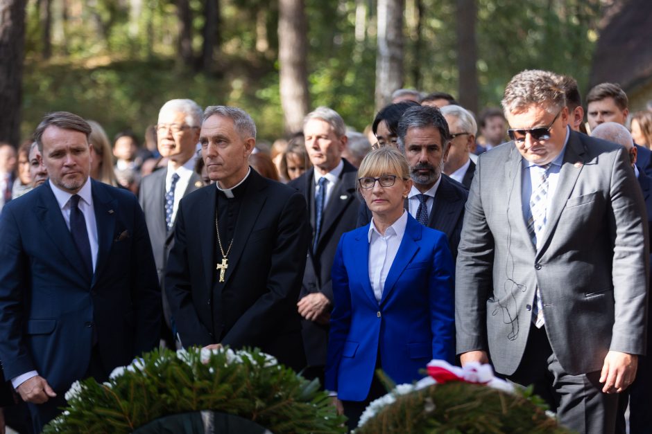 Minint Žydų genocido atminimo dieną – raginimai suvokti antisemitinių idėjų pasekmes 