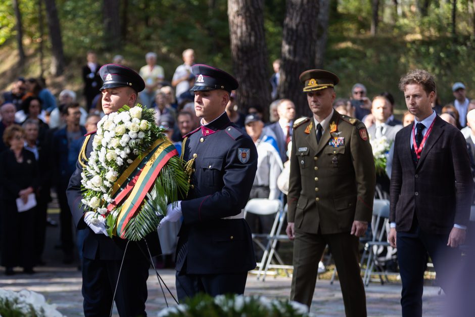 Minint Žydų genocido atminimo dieną – raginimai suvokti antisemitinių idėjų pasekmes 