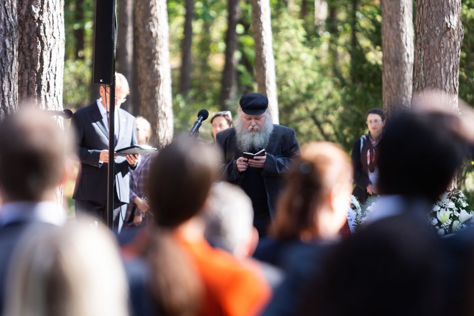 Minint Žydų genocido atminimo dieną – raginimai suvokti antisemitinių idėjų pasekmes 