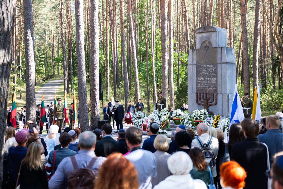 Minint Žydų genocido atminimo dieną – raginimai suvokti antisemitinių idėjų pasekmes 