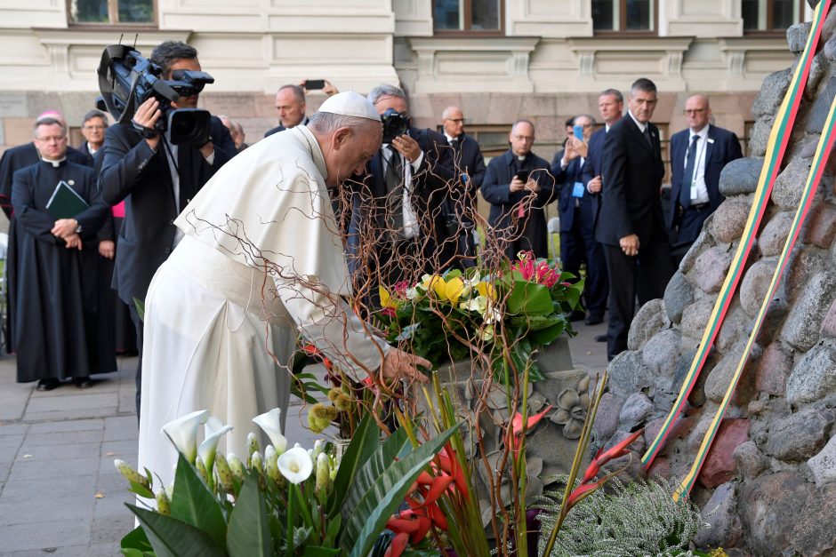 Popiežius: represijas iškentėjusi Lietuva gali tapti vilties švyturiu