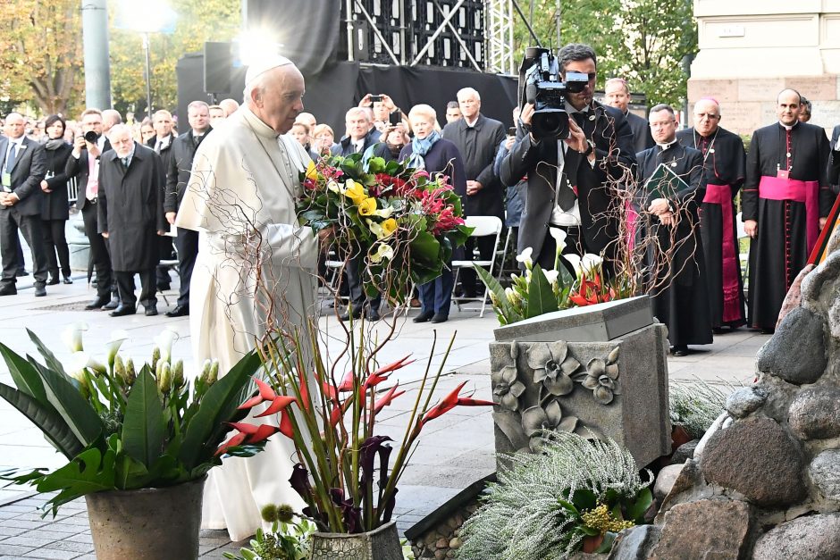 Popiežius: represijas iškentėjusi Lietuva gali tapti vilties švyturiu