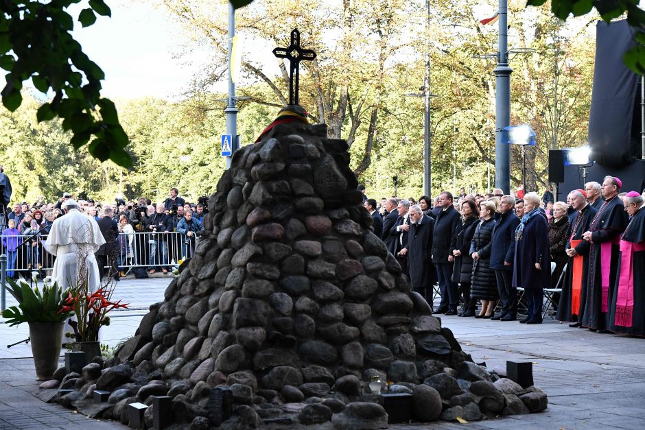 Popiežius: represijas iškentėjusi Lietuva gali tapti vilties švyturiu