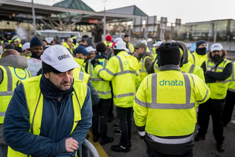 Ženevos oro uoste vėlavo arba buvo atšaukti kai kurie skrydžiai