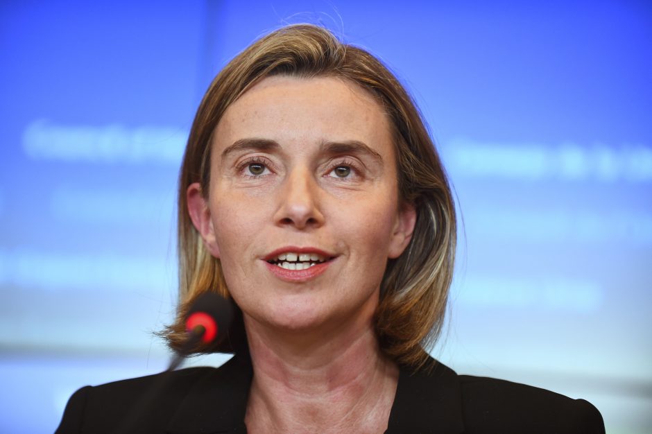 F. Mogherini paprašė, kad ES pajėgos kontroliuotų ginklų embargą Libijai