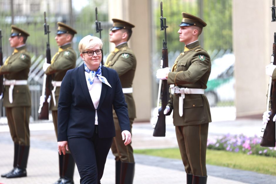 D. Nausėdienė inauguracijoje žavėjo subtilia klasika: pasirinko simbolinį papuošalą  