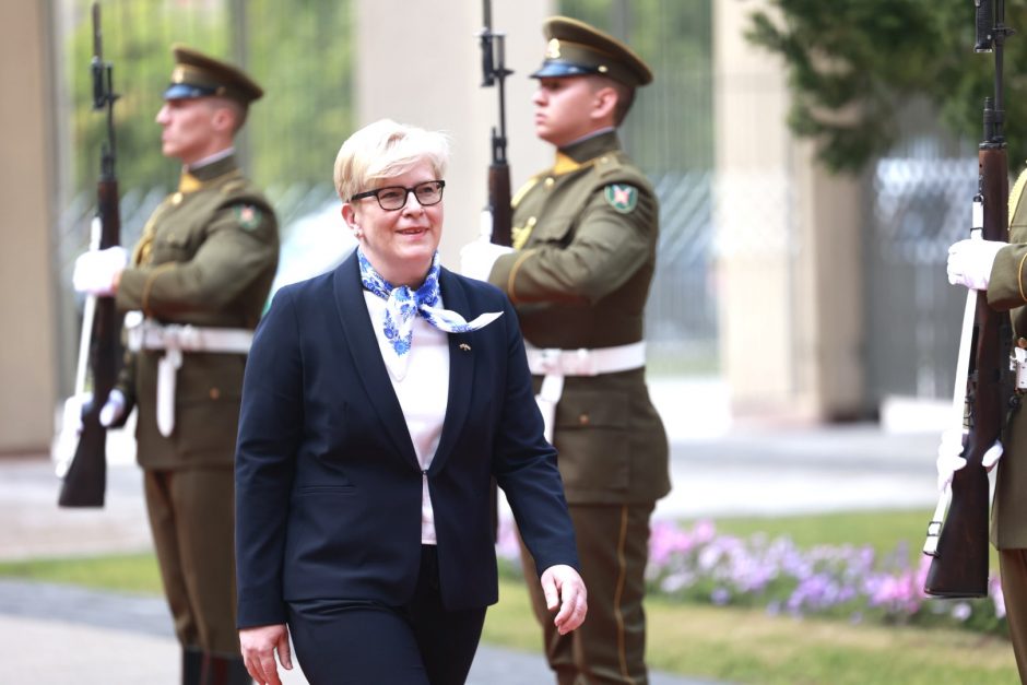 D. Nausėdienė inauguracijoje žavėjo subtilia klasika: pasirinko simbolinį papuošalą  