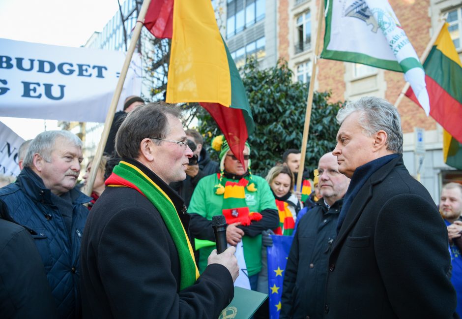 Briuselyje protestuojantys žemdirbiai prašo G. Nausėdos pagalbos