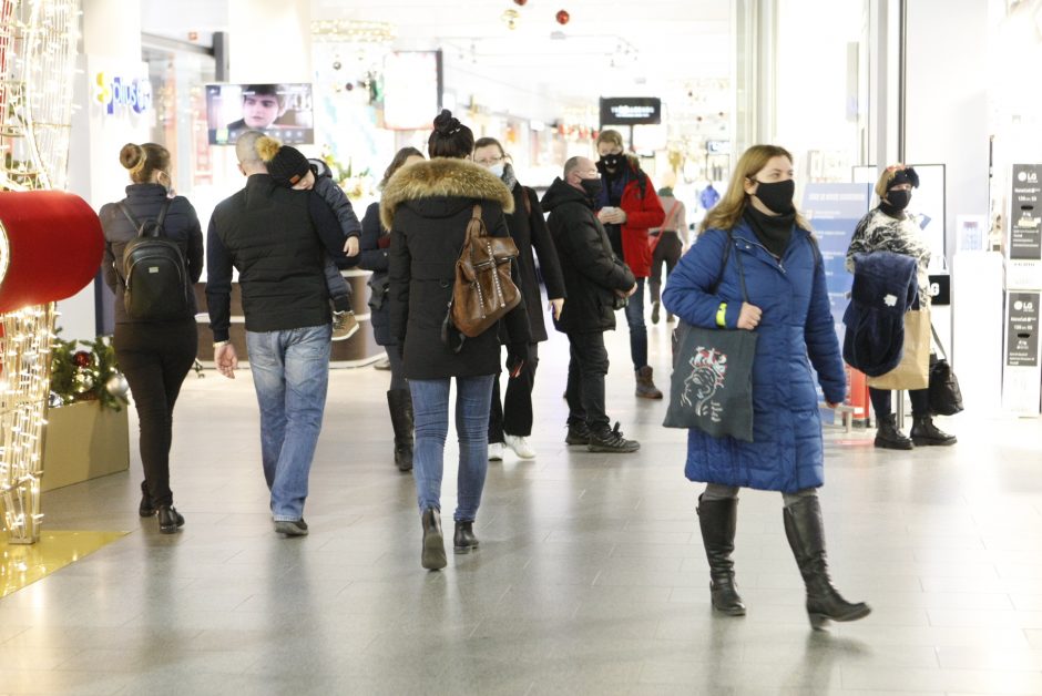 Keičiama kaukių dėvėjimo tvarka: specialistai ragina pernelyg neatsipalaiduoti