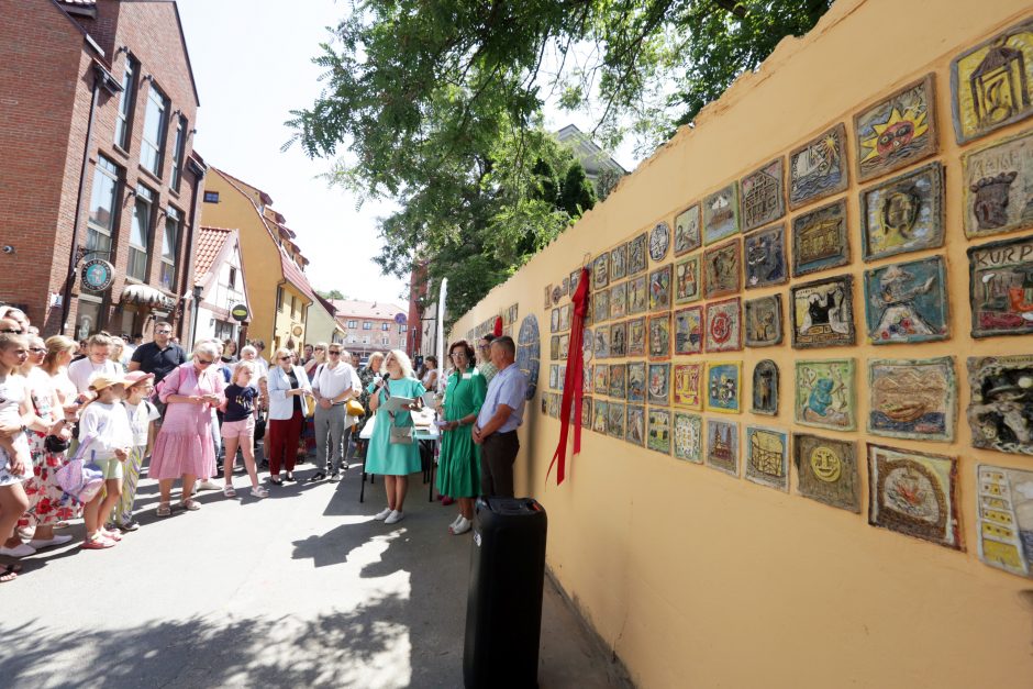 Ant Kalvystės muziejaus sienos – net 200 moksleivių darbų