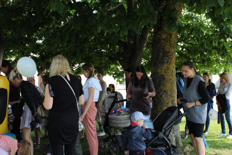 Širdies gėrio dulkėmis Klaipėdoje mėtėsi per 100 šventės svečių