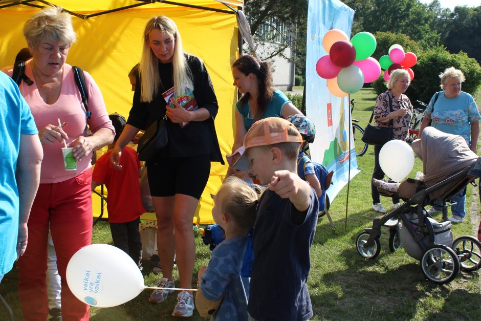 Širdies gėrio dulkėmis Klaipėdoje mėtėsi per 100 šventės svečių