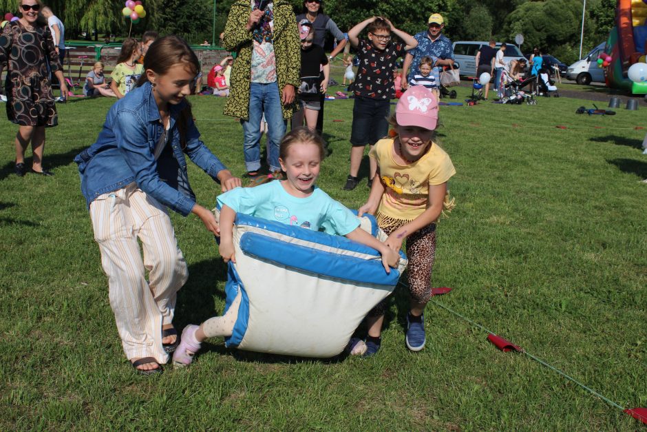 Širdies gėrio dulkėmis Klaipėdoje mėtėsi per 100 šventės svečių