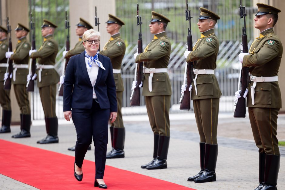 D. Nausėdienė inauguracijoje žavėjo subtilia klasika: pasirinko simbolinį papuošalą  