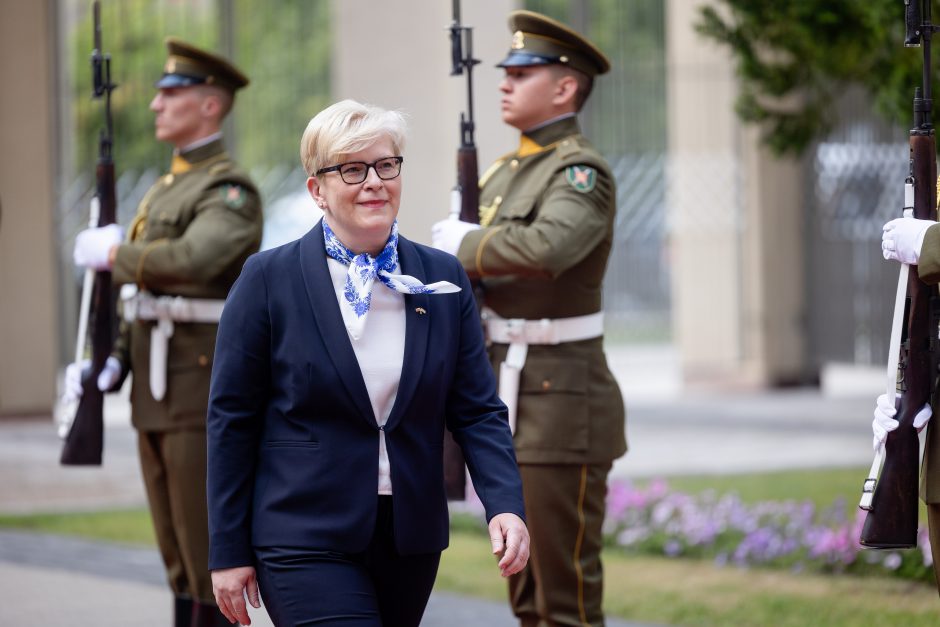 D. Nausėdienė inauguracijoje žavėjo subtilia klasika: pasirinko simbolinį papuošalą  