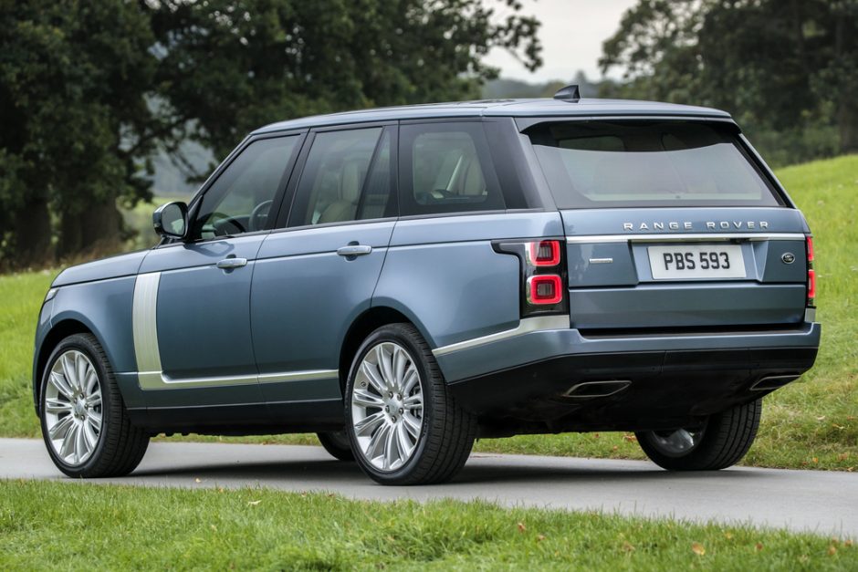 Naujas „Range Rover“ turės įkraunamą hibridinę versiją