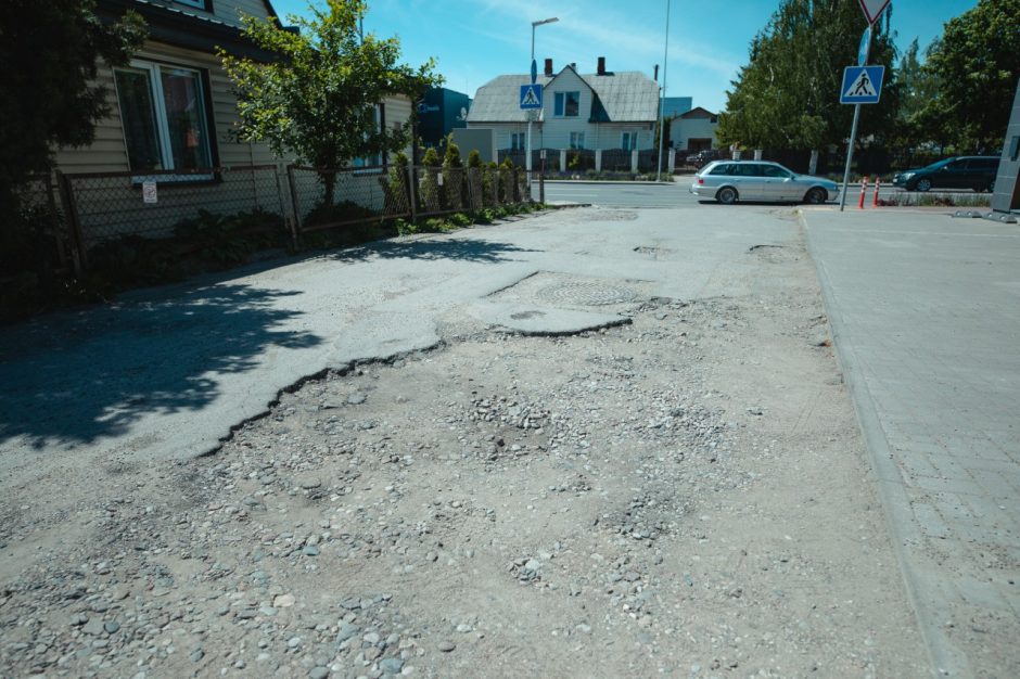 Gatvė Aleksote tapo piktžaizde: gyventojai nesulaukia kelininkų