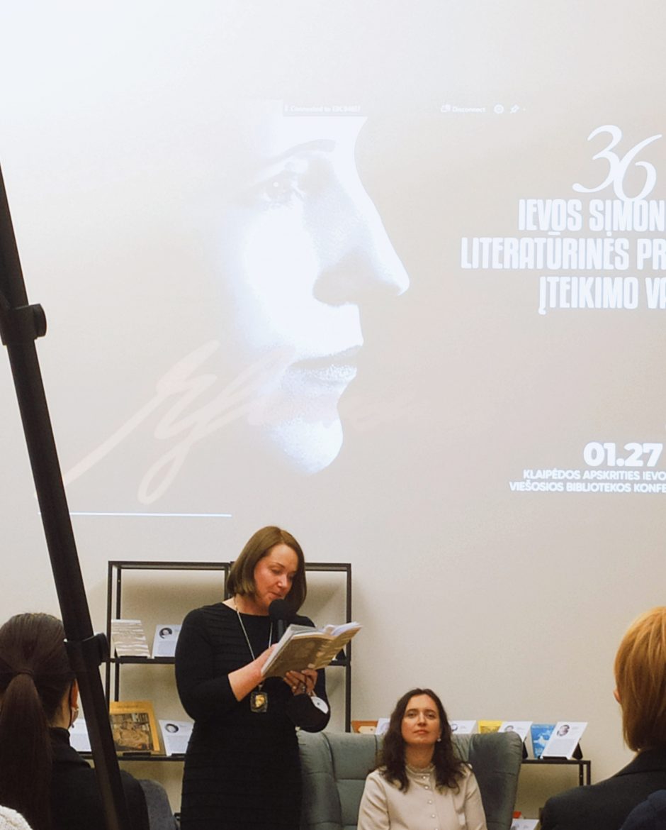 Įteikė I. Simonaitytės literatūrinę premiją