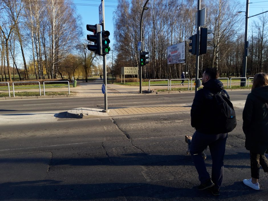 Kodėl pėstiesiems pereiti gatvę skirta tik 16 sekundžių?