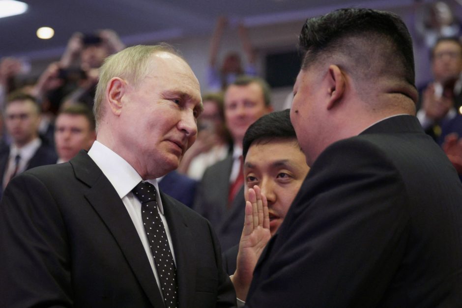 V. Putinas Kim Jong Unui padovanojo liūtą, kelias meškas, ančių ir kitų gyvūnų