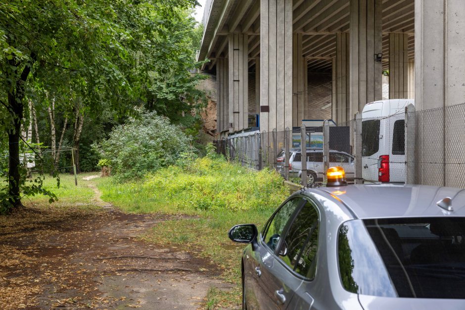 Liūtis dalį Kauno pavertė Venecija: nuplautas tilto šlaitas, Šilainiuose išstumti šulinių dangčiai