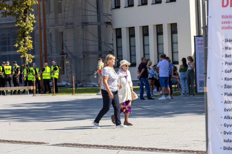 E. Sheerano gerbėjai jau laukia koncerto