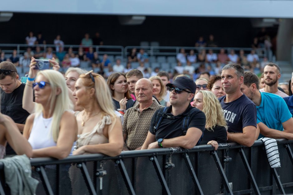 E. Sheerano koncertas prasidėjo nuo grupės „The Roop“ pasirodymo