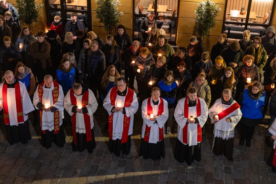 Kaune – įspūdinga kryžiaus kelio procesija