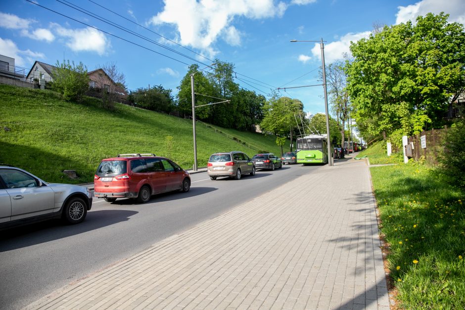 Kaune vairuotojai stringa didžiulėse spūstyse