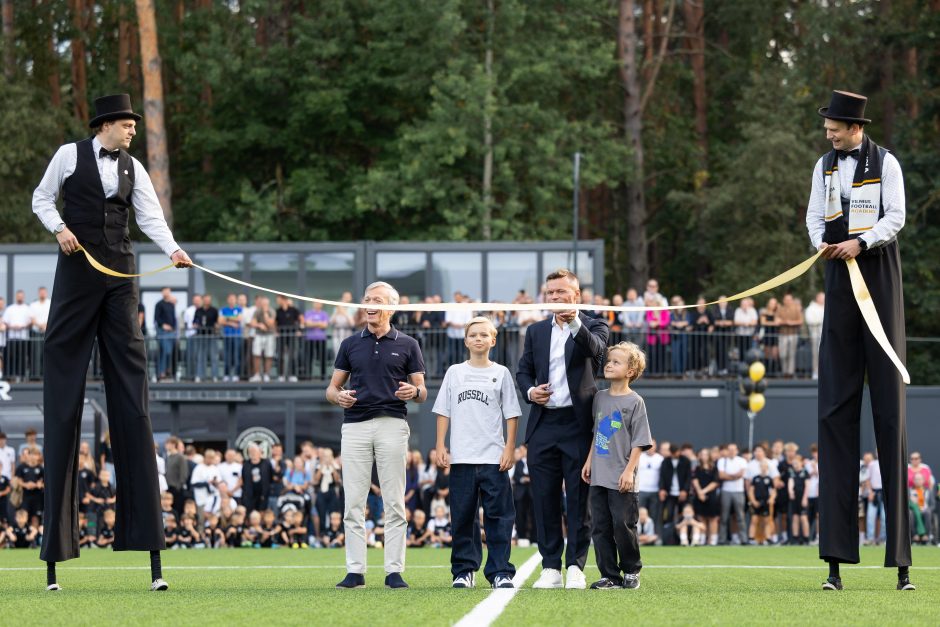 Vilniuje oficialiai pristatytas naujas „VFA-Hanner“ futbolo stadionas