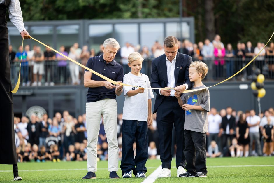 Vilniuje oficialiai pristatytas naujas „VFA-Hanner“ futbolo stadionas