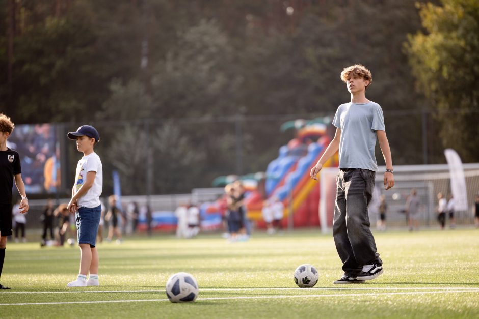 Vilniuje oficialiai pristatytas naujas „VFA-Hanner“ futbolo stadionas