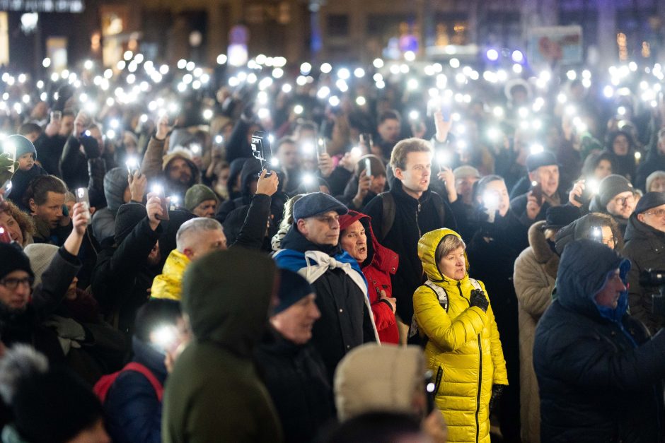 „Spaudimą palaikyti“: tūkstančiai žmonių vėl reiškė protestą koalicijai su „aušriečiais“