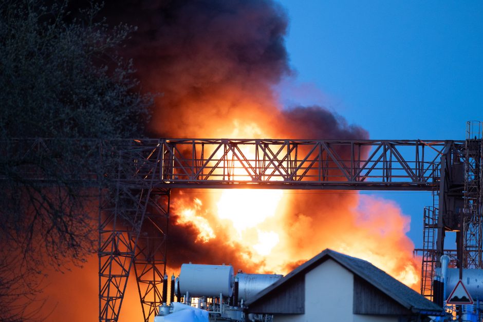 Žiniasklaida: po Panerių gatvėje kilusio gaisro žala aplinkai gali siekti beveik 5,8 mln. eurų