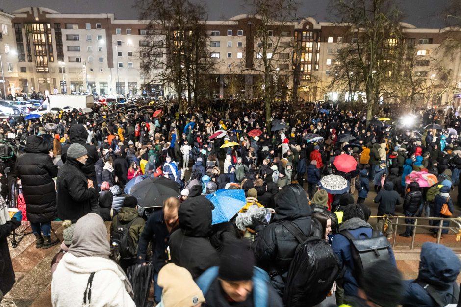 Prie Seimo protestuotojai gėdina socialdemokratus dėl koalicijos su „Nemuno aušra“