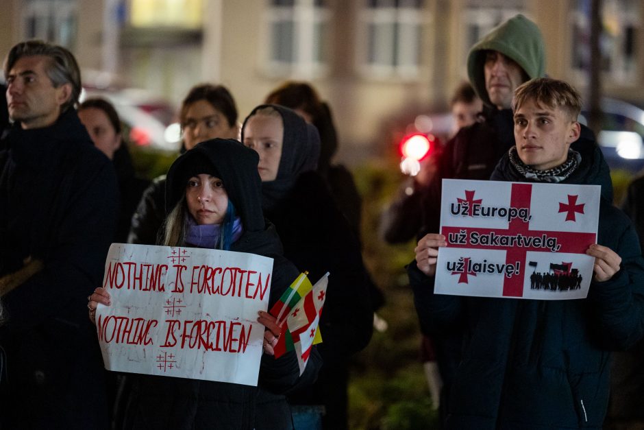 „Mes turime laimėti“: apie 200 žmonių Vilniuje remia protestuotojus Sakartvele 