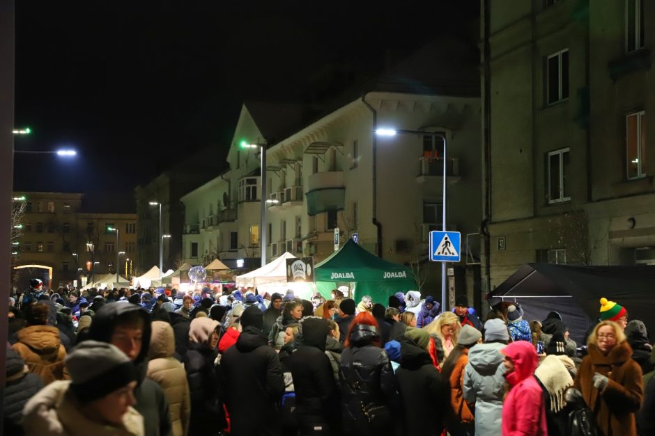  Įžiebta gražioji Šiaulių žaliaskarė