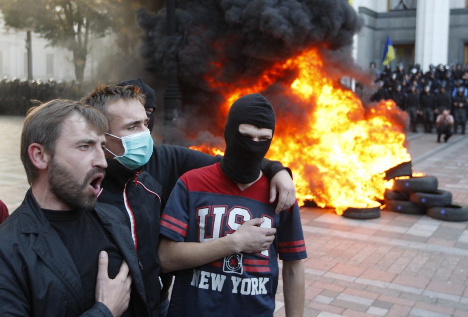 Prie Ukrainos Rados per demonstraciją dėl liustracijos įstatymo kilo susirėmimai