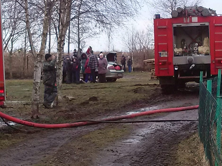 Drevernoje ugnis pasiglemžė gyvenamąjį namą