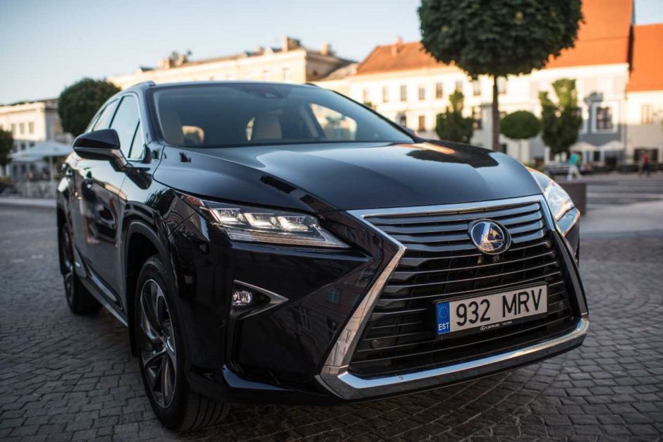 Į Lietuvą atkeliavo pirmasis septynvietis „Lexus“ modelis