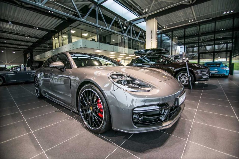 „Porsche Panamera Sport Turismo“ atvyko į Lietuvą