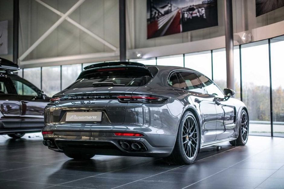 „Porsche Panamera Sport Turismo“ atvyko į Lietuvą