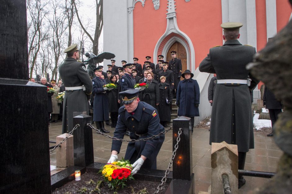  Rasų kapinėse pagerbti 1918 m. vasario 16-osios Nepriklausomybės Akto Signatarai