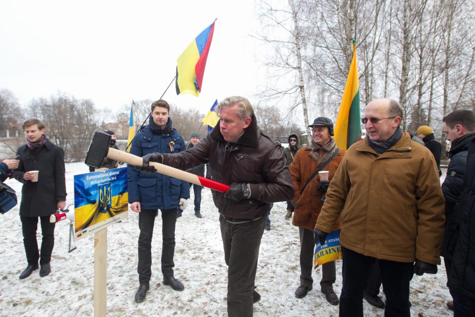 Skverą priešais Rusijos ambasadą krikštija „Euromaidano“ vardu