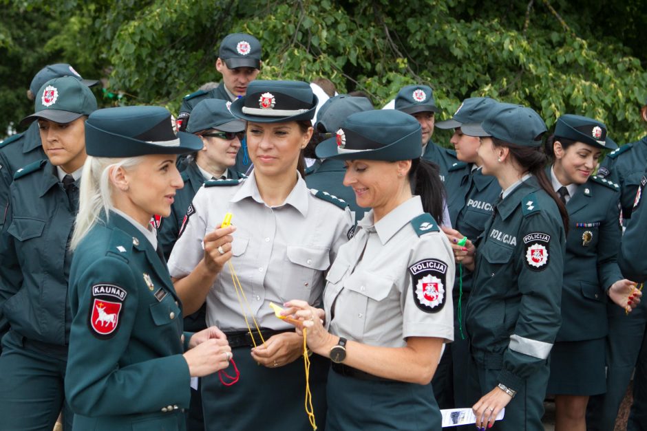 Pareigūnai reikalauja papildomų socialinių garantijų