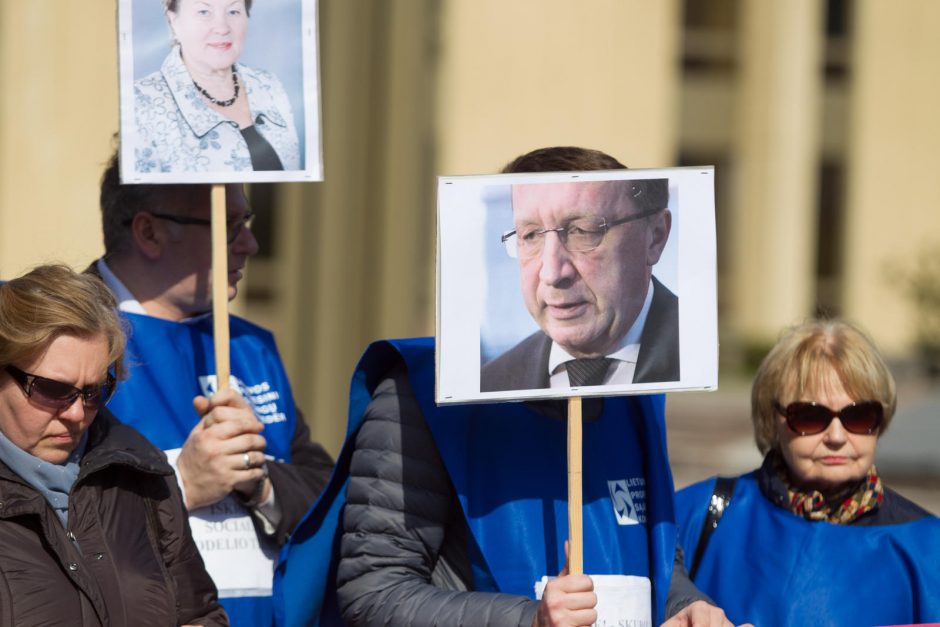 Seimas: darbdavys turės informuoti apie viršvalandžius